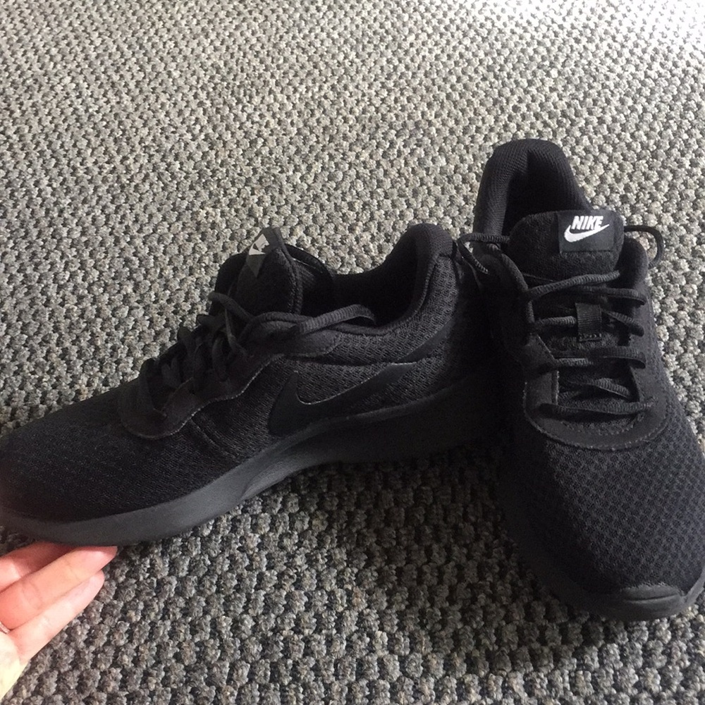 Women’s black Nike shoes.